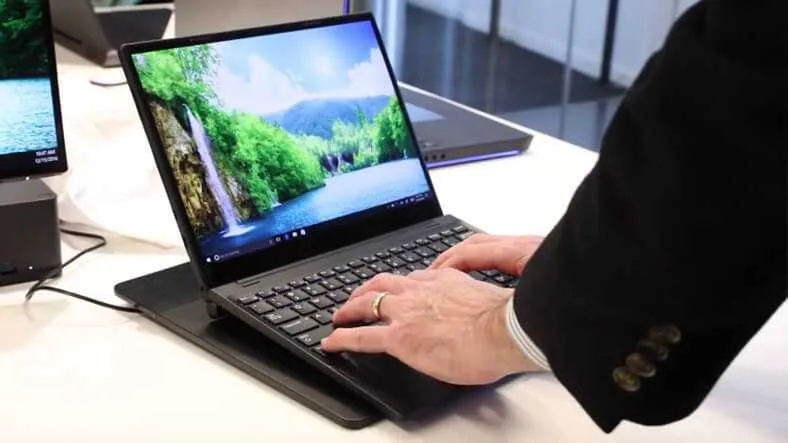 Dell'in kablosuz şarj olabilen dizüstü bilgisayarı 14 dell
