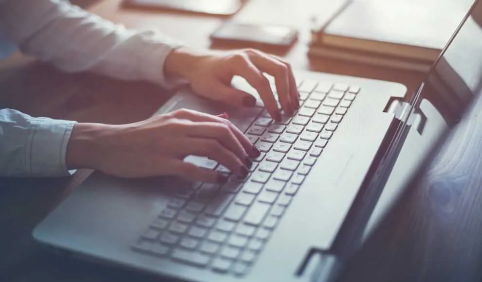 Programlamada Kadının Gücü 17 insidepost Laptop woman