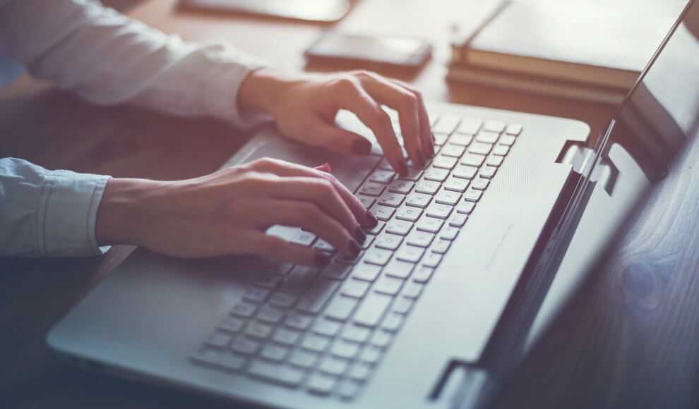 Programlamada Kadının Gücü 17 insidepost Laptop woman